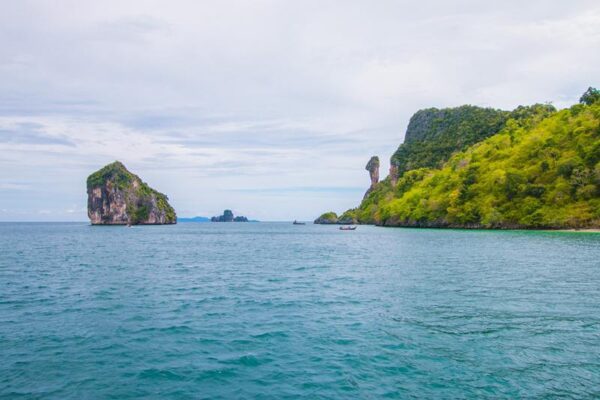 ทัวร์ 4 เกาะ ทะเลแหวก โดยเรือเร็วแบบเต็มวัน จากกระบี่