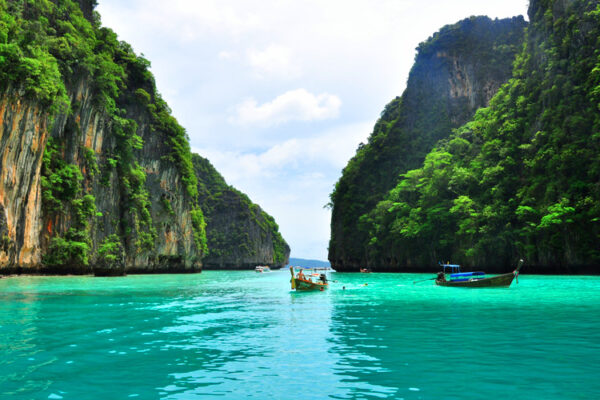 ทัวร์เกาะพีพี เกาะไม้ไผ่ โดยเรือเร็วแบบเต็มวัน จากกระบี่